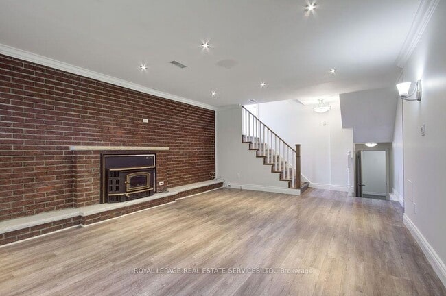 Building Photo - 333 Louis Dr