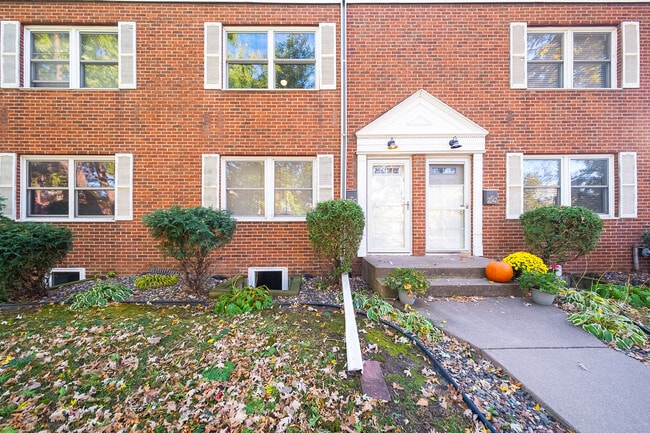 Foto del edificio - 2040 Montreal Ave