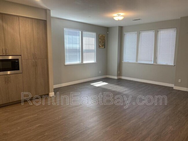 Photo - 3618 Brookdale Ave Apartment