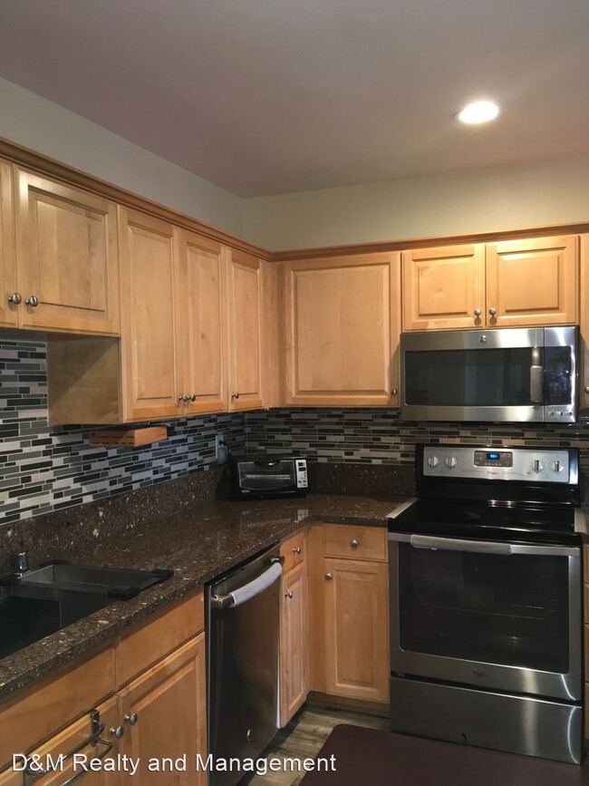 Building Photo - 2 br, 2 bath House - 525 N Beech St  #24