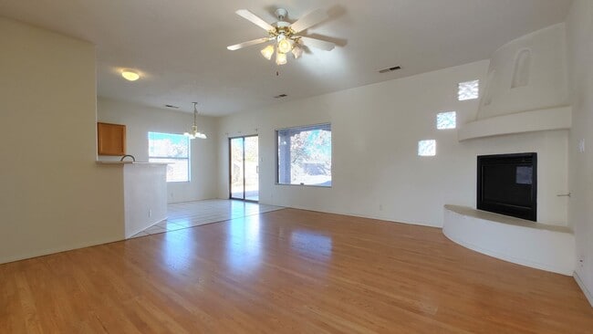 Building Photo - 7123 Luz De La Luna Pl NW