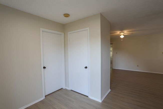 Building Photo - 5005 Ledgewood Way