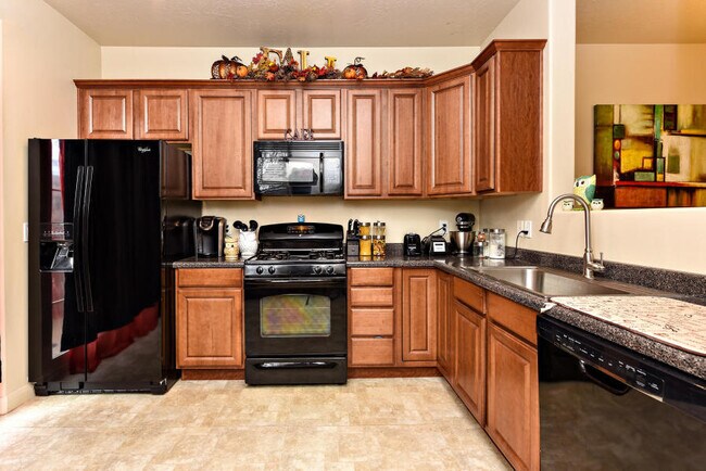Foto del edificio - Casitas at Hidden Valley. Price Reduced!!