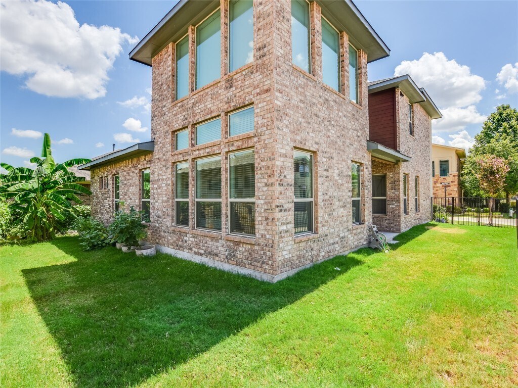 Foto principal - 301 Jeffrey David Ln W
