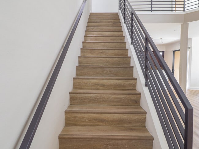 Building Photo - 575 Elm Ave