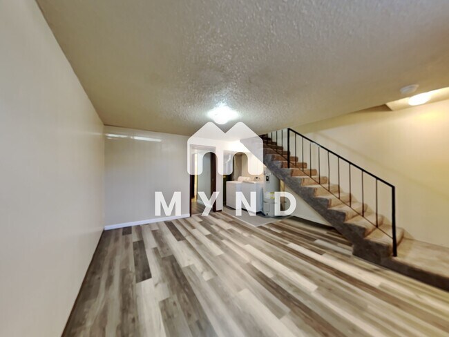 Building Photo - 1404 E 9th St Unit 3