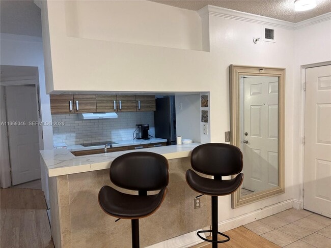 Foto del edificio - 17150 N Bay Rd