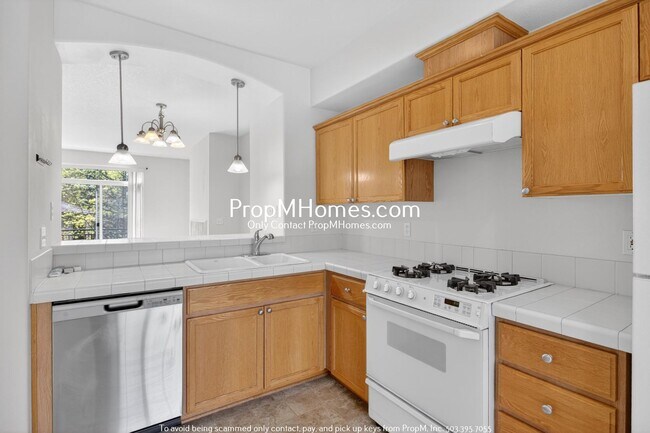 Foto del edificio - Spacious Three Bedroom Townhome in the Heart of Beaverton!