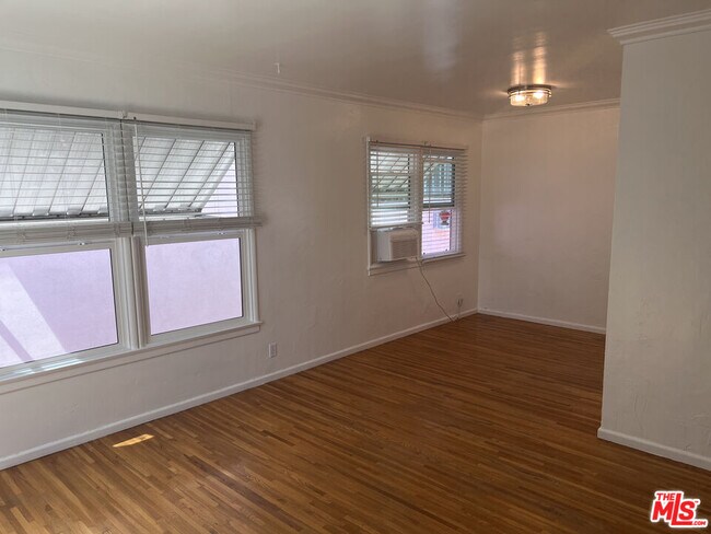 Foto del edificio - 4277 Tujunga Ave