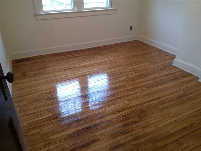 Foto del edificio - 3 br, 1 bath House - Denune 1912 Denune Ave