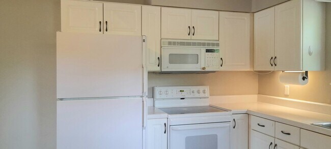 Building Photo - 3 bedroom 2 bath home in the desirable Bel...