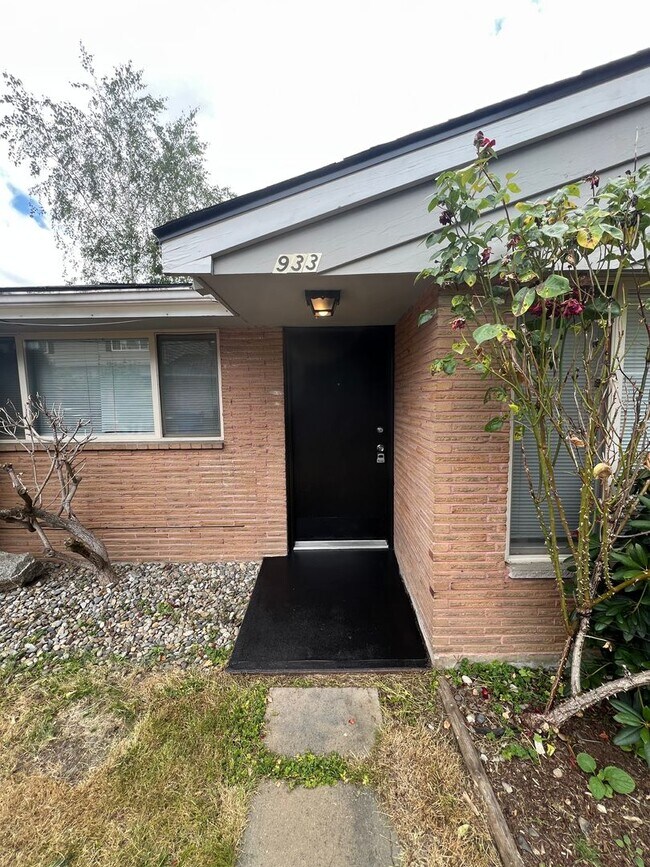 Building Photo - Girgis Duplex