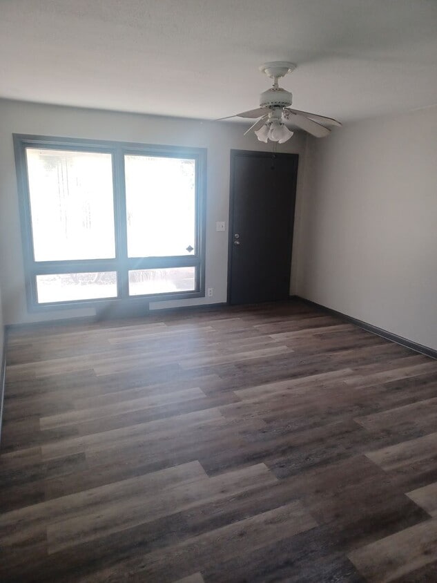 Foto principal - South Side 3 Bed 1 bath Home with Garage