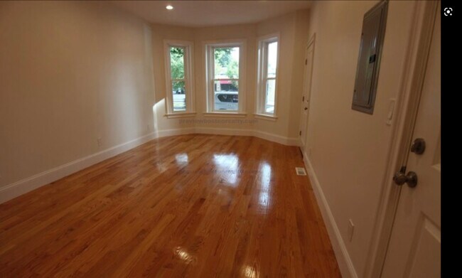 Building Photo - 85 Brighton Ave