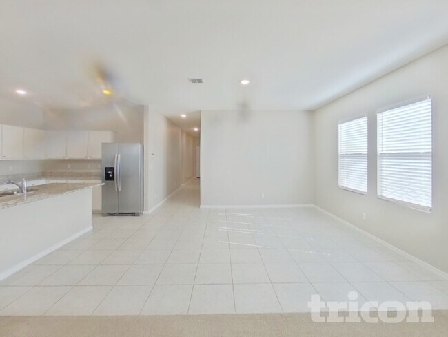 Building Photo - 35381 W Santa Clara Ave