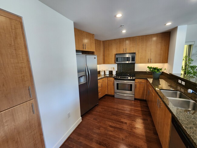 Foto del edificio - 438 W Grand Ave
