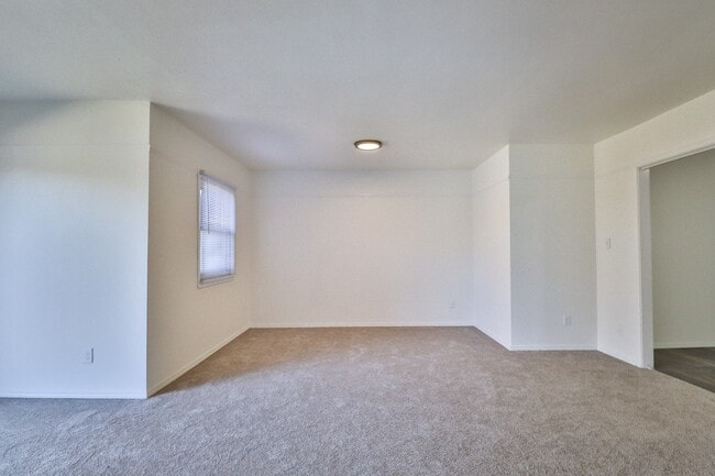 Building Photo - Crow's Nest Apartments