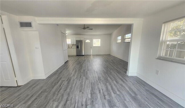 Building Photo - 2248 Marina Park Dr