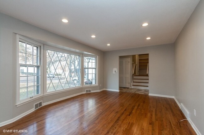 Building Photo - 12507 Valley Brook Dr