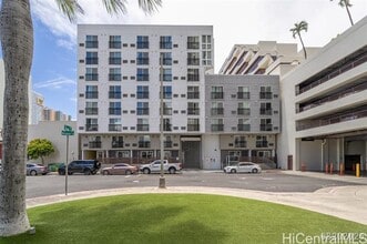 Building Photo - 803 Waimanu St