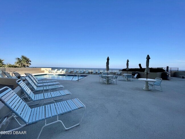 Foto del edificio - Furnished Oceanview 2 Bed, 2 Bath Condo – ...