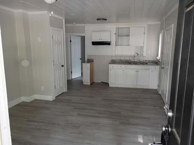 Foto del edificio - 803 Rountree Ave SE