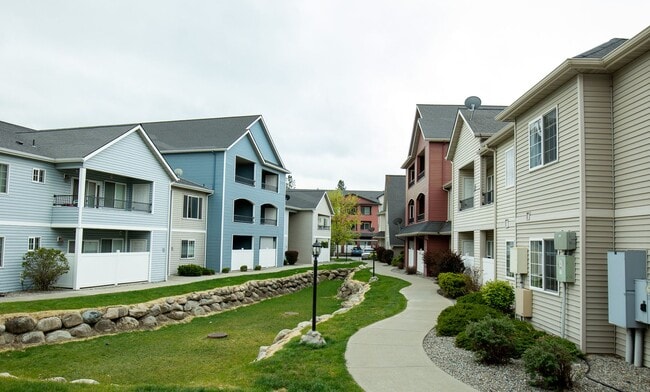 Building Photo - Ground Level Promenade Condo