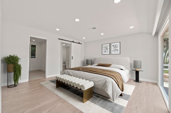 Building Photo - 1060 Palisair Pl
