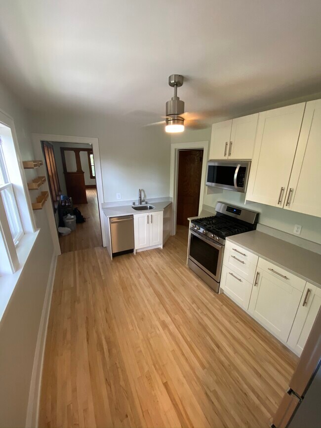 Kitchen - 3900 28th Ave S
