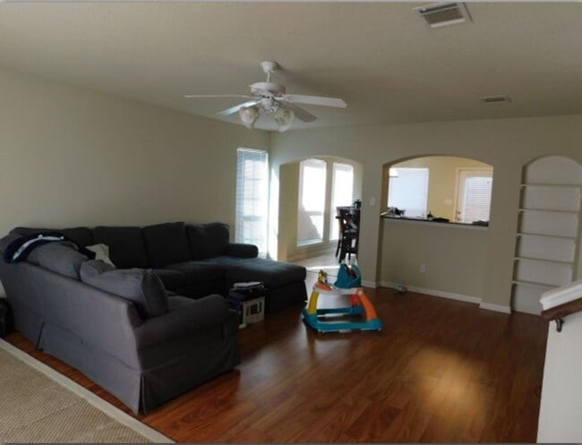 Foto del edificio - IMMEDIATE MOVE IN & ALSO AVAILABLE FOR PRE-LEASE! Great 4 Bedroom 4 Bathroom Home