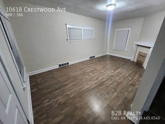 Foto del edificio - 10618 Crestwood Ave