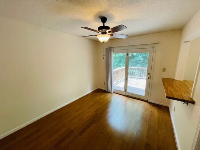 Foto del edificio - 2BR, 2.5BA with basement townhouse