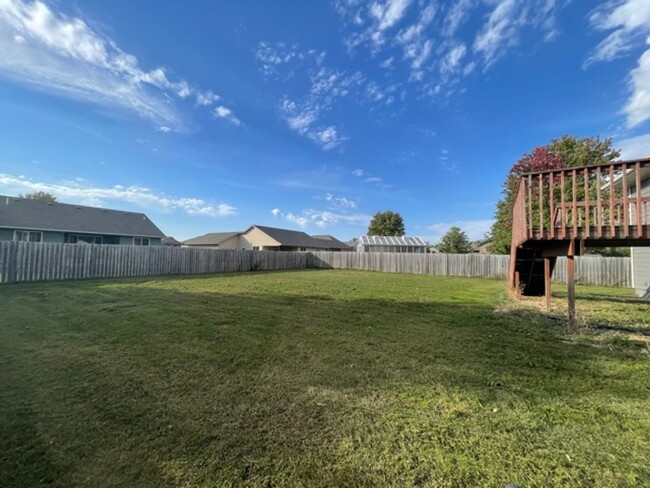 Building Photo - Beautiful home!