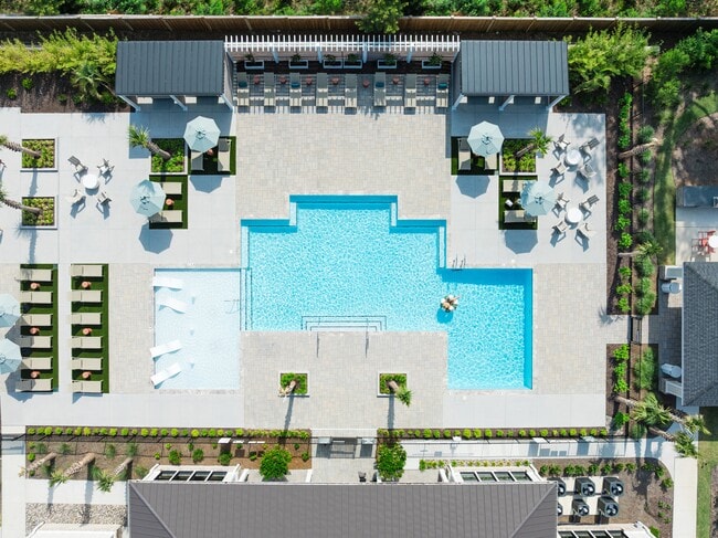 Building Photo - Evolve Waterford