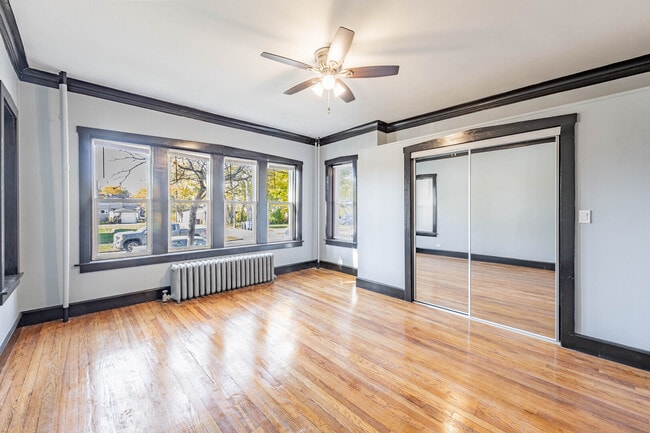 Foto del edificio - 6213 S Loomis Blvd