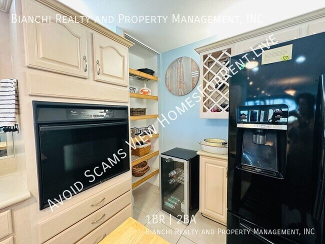 Foto del edificio - Updated Condo with Stunning Water Views! -...