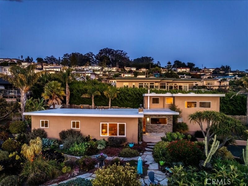 Foto principal - 735 Cabrillo Pl