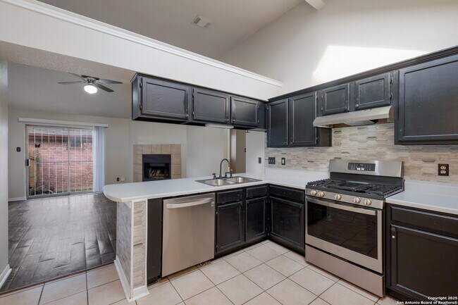 Foto del edificio - 6307 Candlecrest Ct