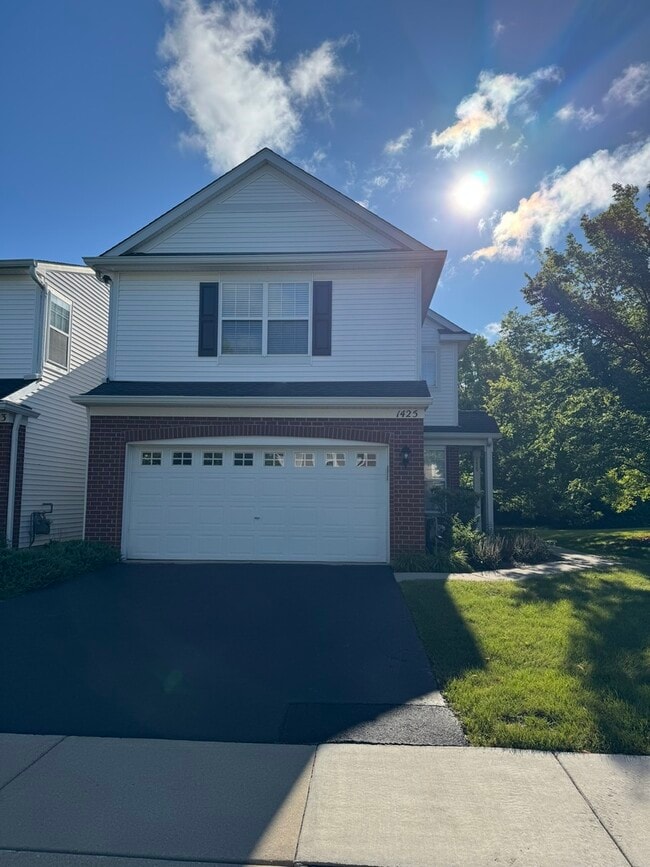 Building Photo - 1425 Millbrook Dr