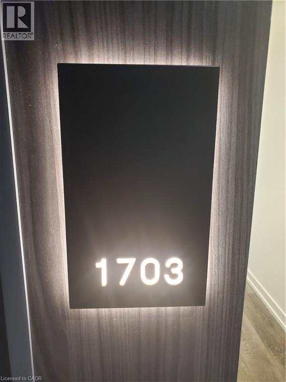 Building Photo - 5 Wellington St S