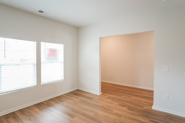 Foto del edificio - 375 Hidden Cove Dr