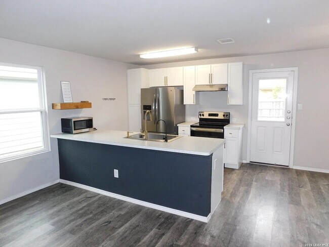 Building Photo - Room in Single Family Home on Sunshine Smt