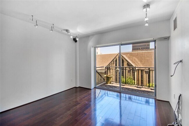 Building Photo - 800 Brazos St