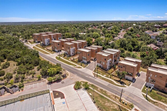 Foto del edificio - 6823 Wolfcreek Pass