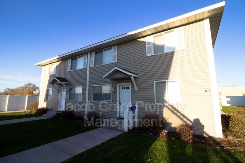 454 E Center St Unit B14, Shelley, ID 83274 Condo for Rent in Shelley, ID