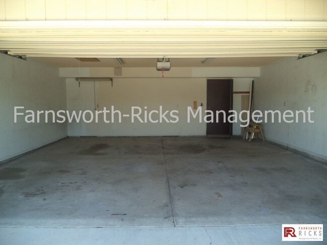 Building Photo - 6711 E Dodge St