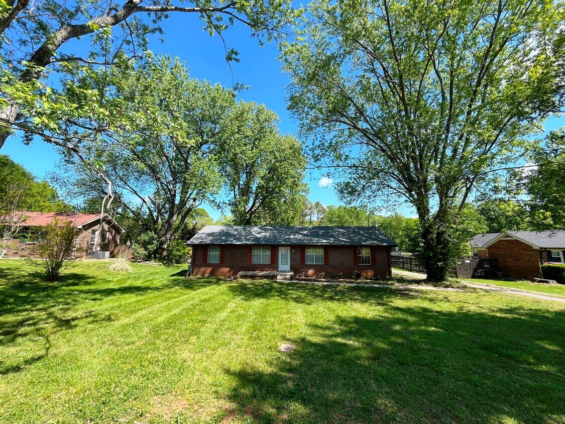 Building Photo - Coming Soon! Cute ranch style home in grea...