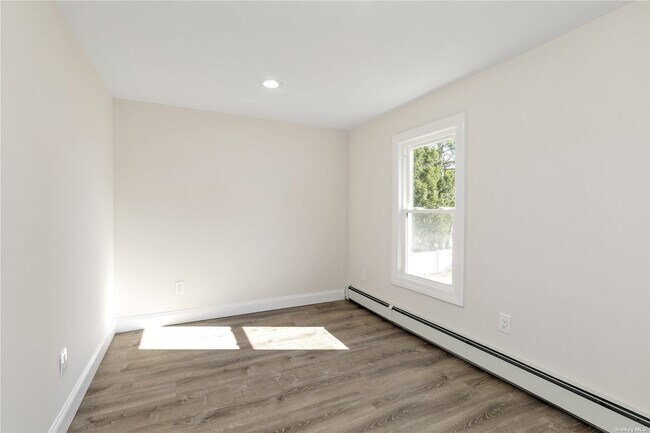 Building Photo - 570 Broadway