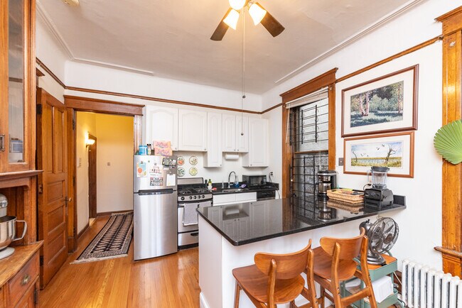 Building Photo - 1722 North Mohawk.-3F