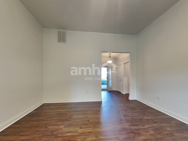 Building Photo - 439 W Rustling Leaves Ln